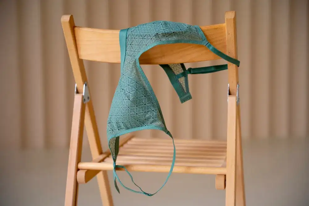 Czyszczenie biustonosza samoprzylepnego: Zadbaj o klej krok po kroku