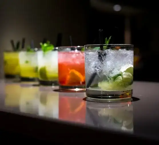 Odkryj najlepsze drinki z Bols Kamikaze, które zachwycą twoje zmysły