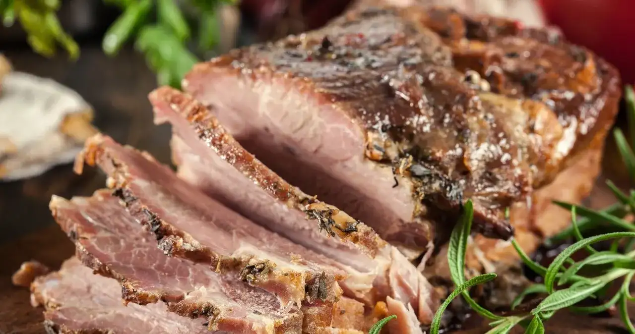 Jak zamarynować karkówkę do piekarnika, aby była soczysta i aromatyczna