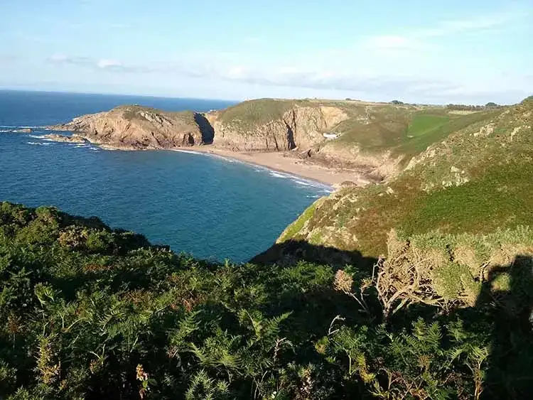 Wyspa Jersey gdzie leży - odkryj jej niezwykłą lokalizację