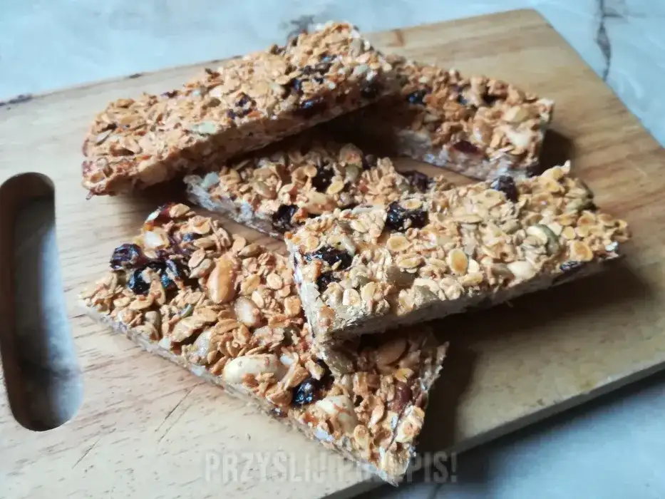 Przepis na zdrowe batony, które zachwycą smakiem i prostotą