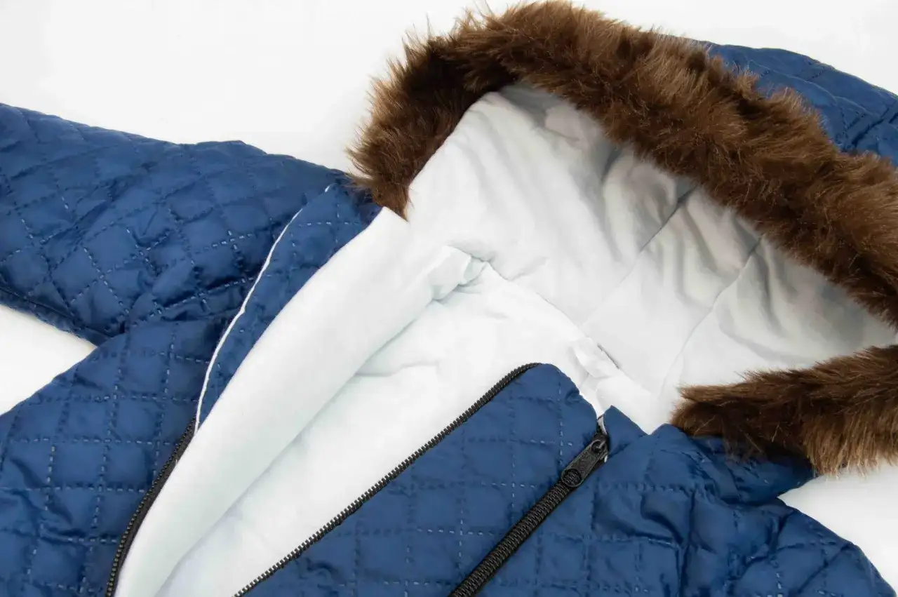 Kombinezon czy kurtka ze spodniami? Wybierz idealny strój na zimę!