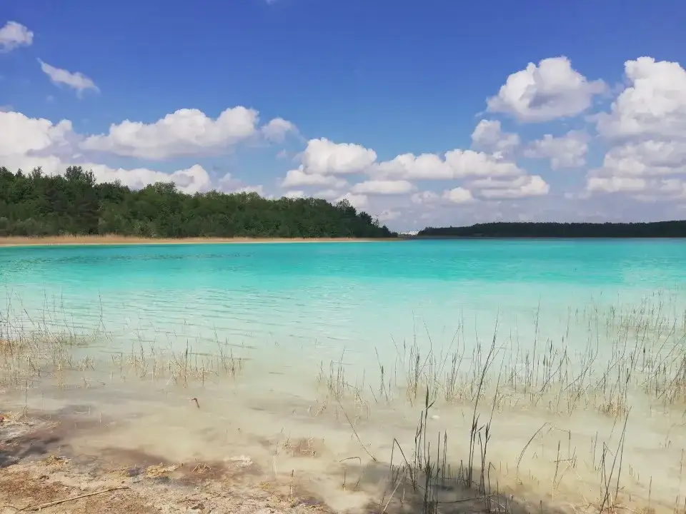 Jezioro w Koninie: piękno, niebezpieczeństwa i tajemnice miejsca