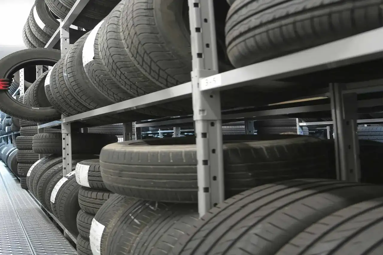 Opony na oś prowadzącą: Klucz do bezpieczeństwa i oszczędności