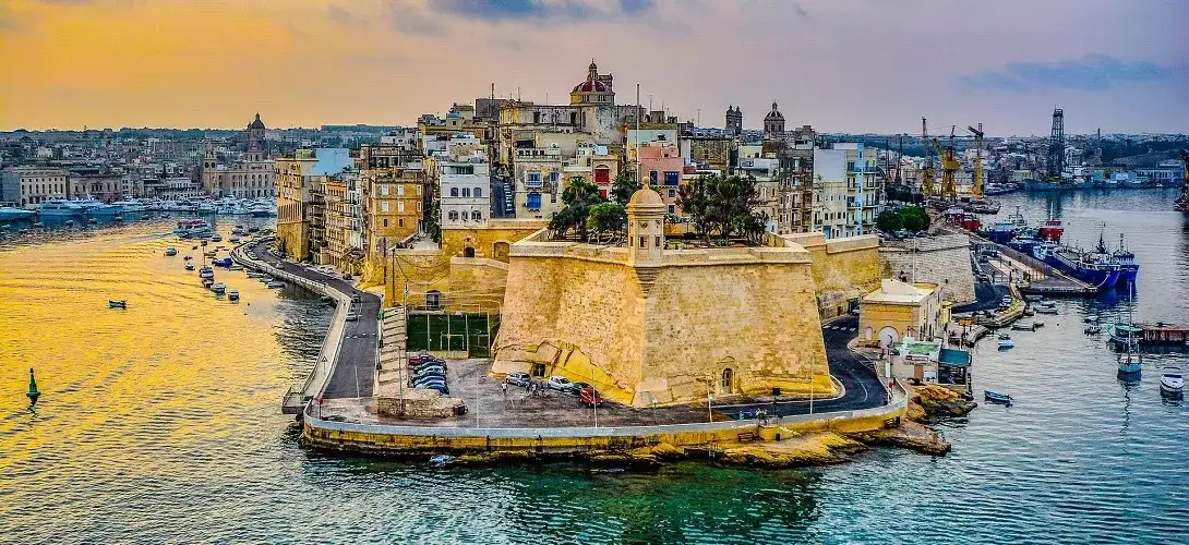 Malta ile ma km? Poznaj jej powierzchnię i wymiary w kilometrach