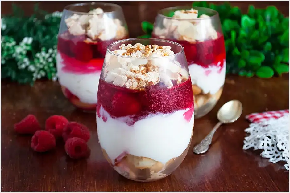 Jak zrobić ciasto malinowa chmurka - prosty przepis na deser, który zachwyca