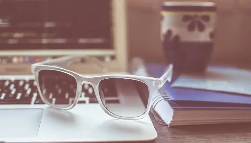 Jakie okulary przeciwsłoneczne po operacji zaćmy zapewnią najlepszą ochronę?