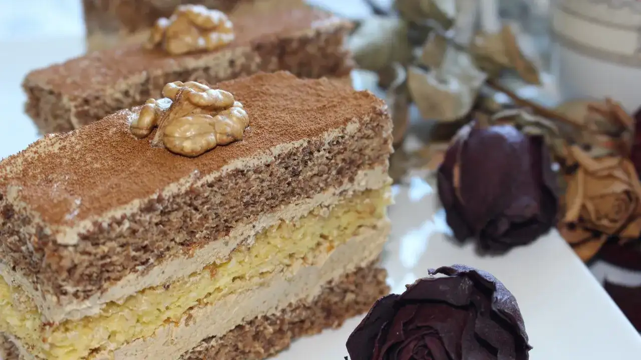 Ciasto jak tort: proste przepisy na pyszne ciasta tortowe