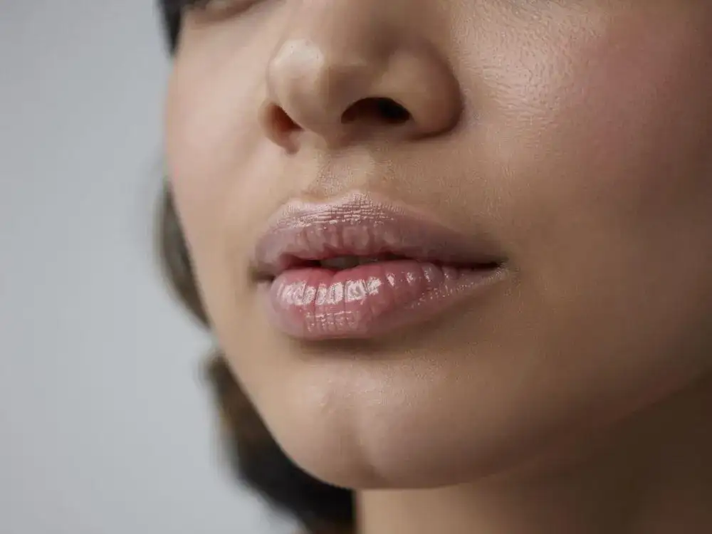 Czym smarować usta po powiększaniu? Pielęgnacja krok po kroku