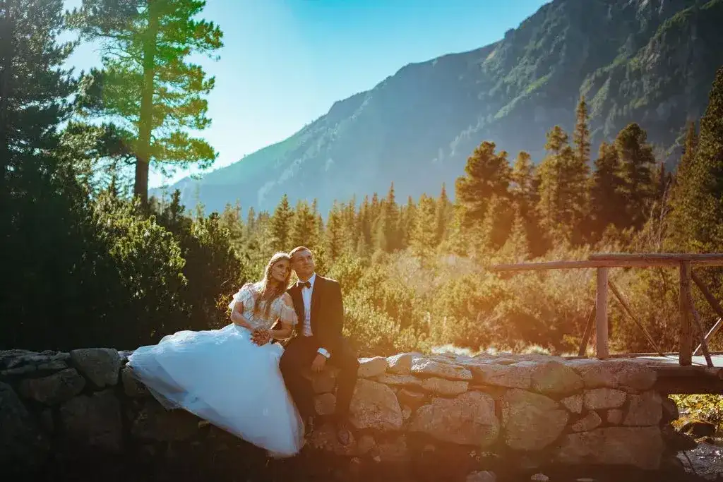 Kamerzysta na wesele: Ceny 2024, pakiety i jak nie przepłacić