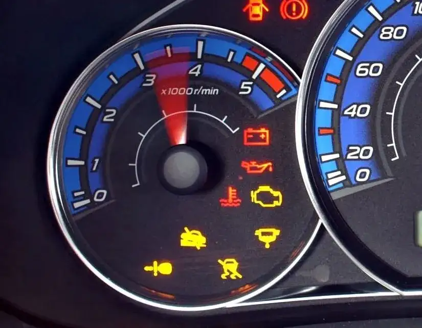 Co oznacza kontrolka klucz w samochodzie i jak uniknąć poważnych problemów