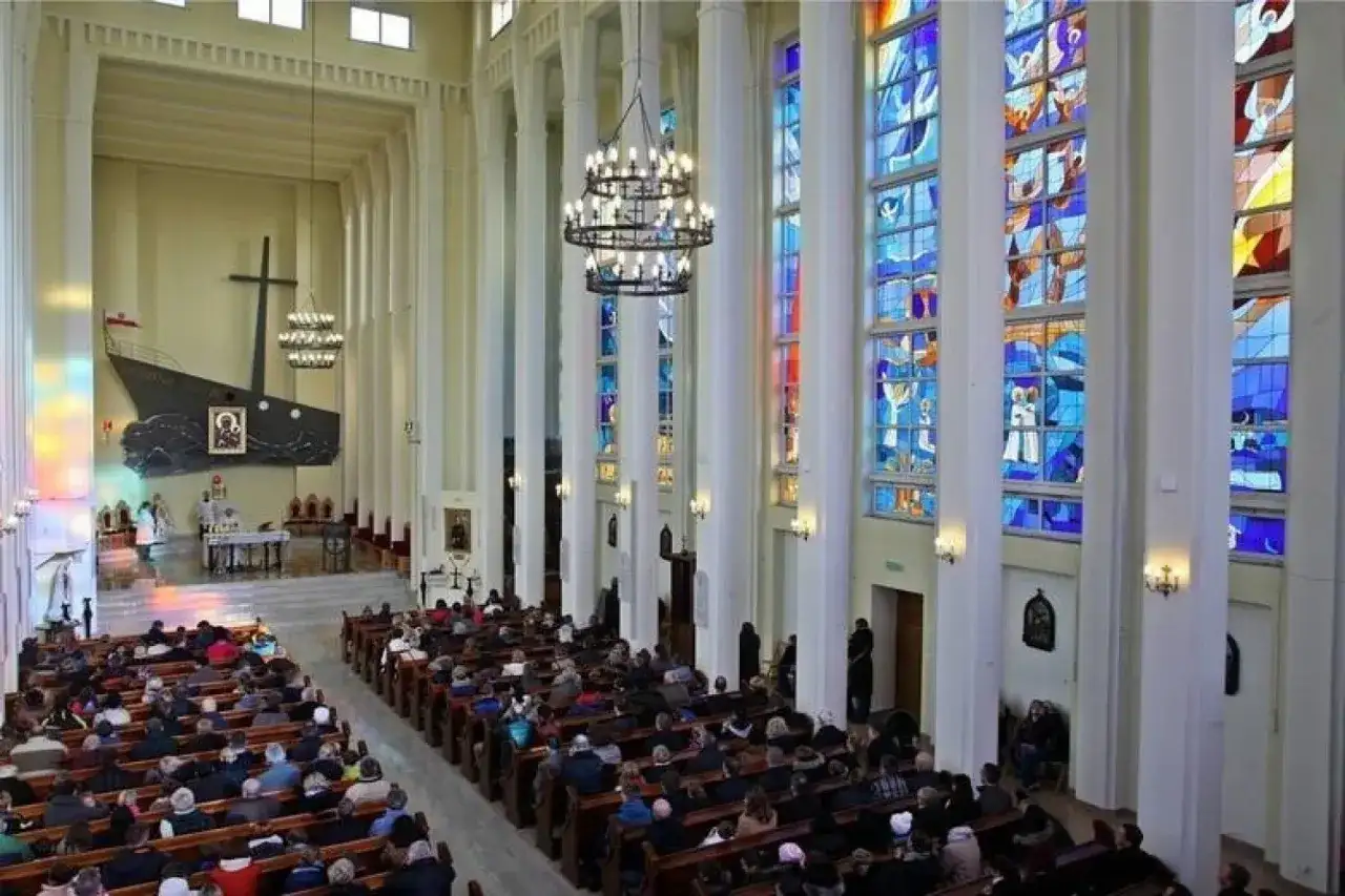 Ile kosztuje msza za zmarłego? Ceny w różnych miastach Polski