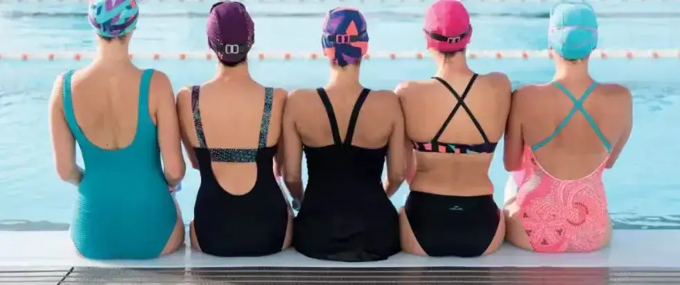 Ile kalorii spala pływanie kraulem? Dokładne liczby i plan!