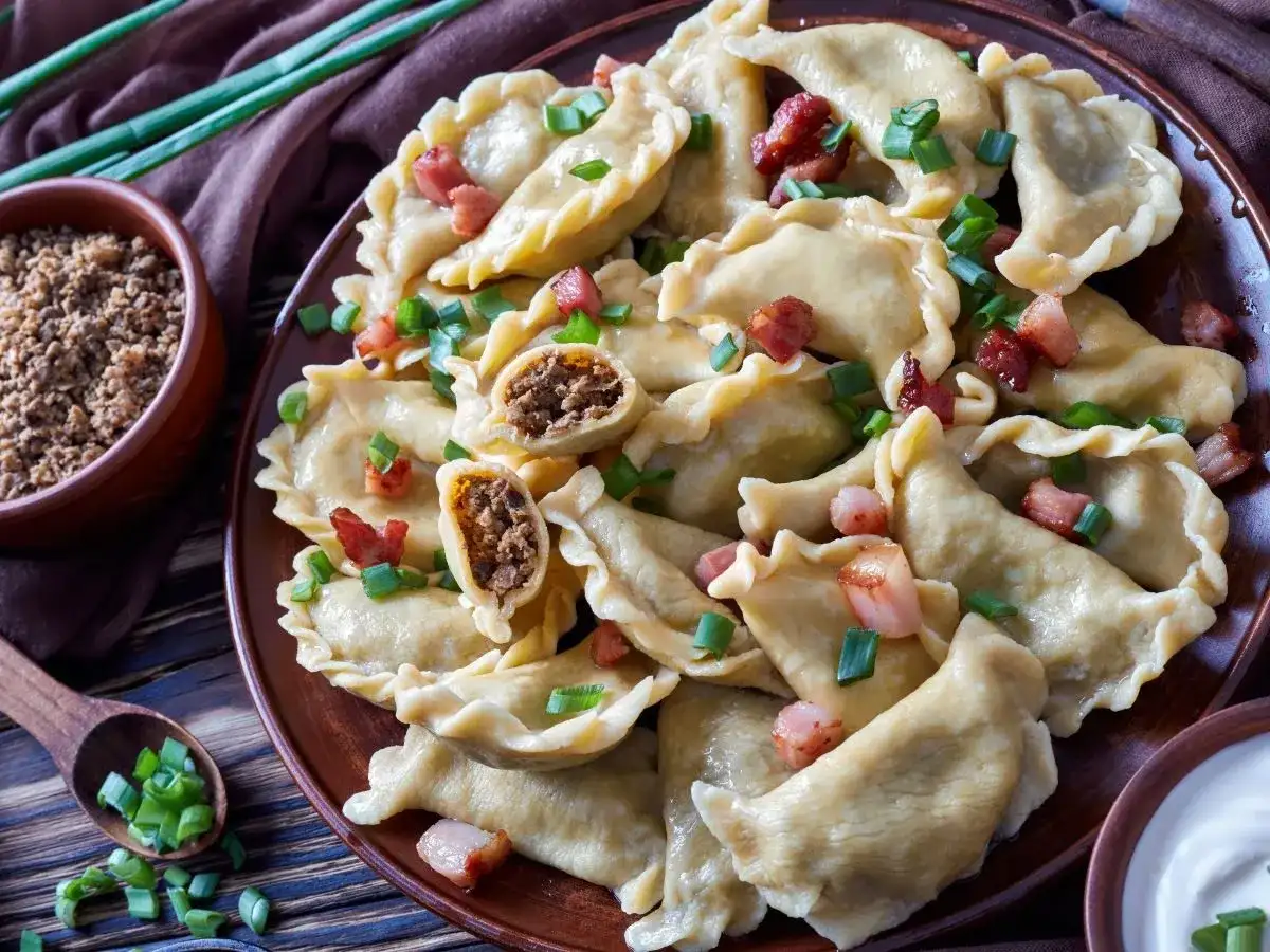 Jak odgrzać pierogi w mikrofali bez rozpadania się i utraty smaku