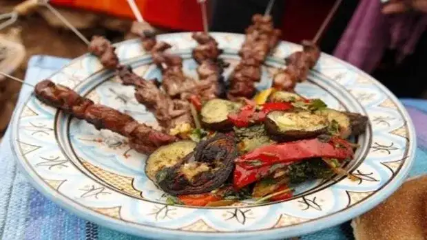 Z czego jest baranina w kebabie? Odkryj prawdę o składzie mięsa