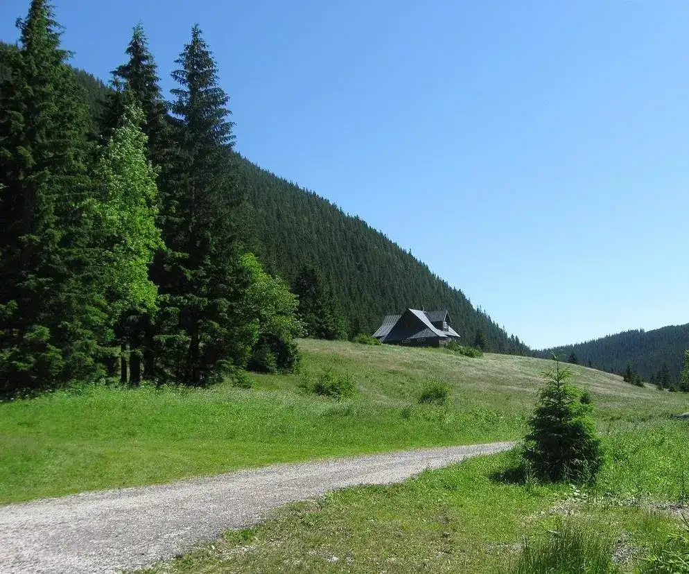 Ile kosztuje nocleg w Polsce? Odkryj ceny i ukryte koszty