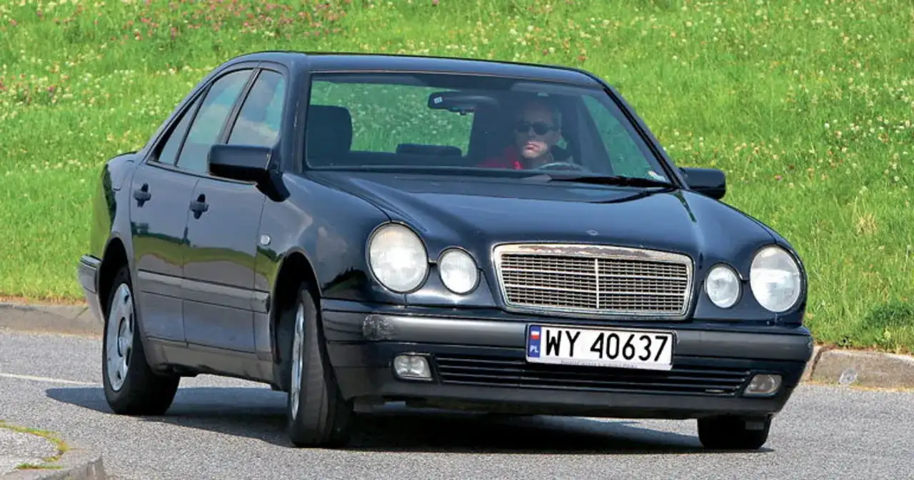 Mercedes W210: Czy warto kupić? Rdza, silniki, usterki (2026)