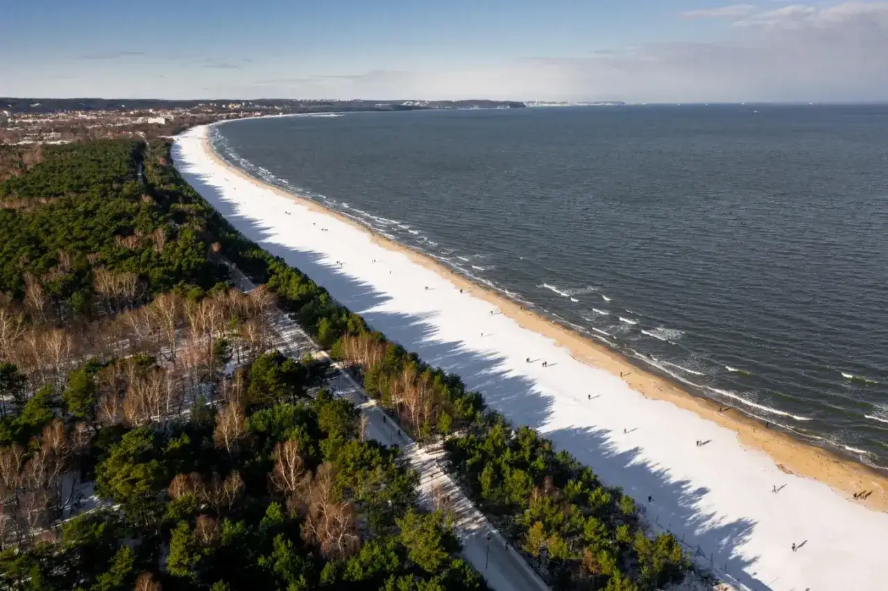 Kiedy najlepiej jechać nad morze po jod? Sprawdź idealny czas na zdrowie!
