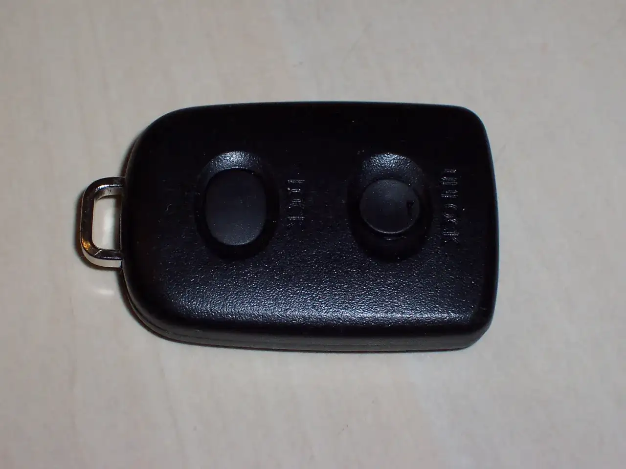 Pilot centralnego zamka: Kodowanie krok po kroku. Oszczędź na serwisie!