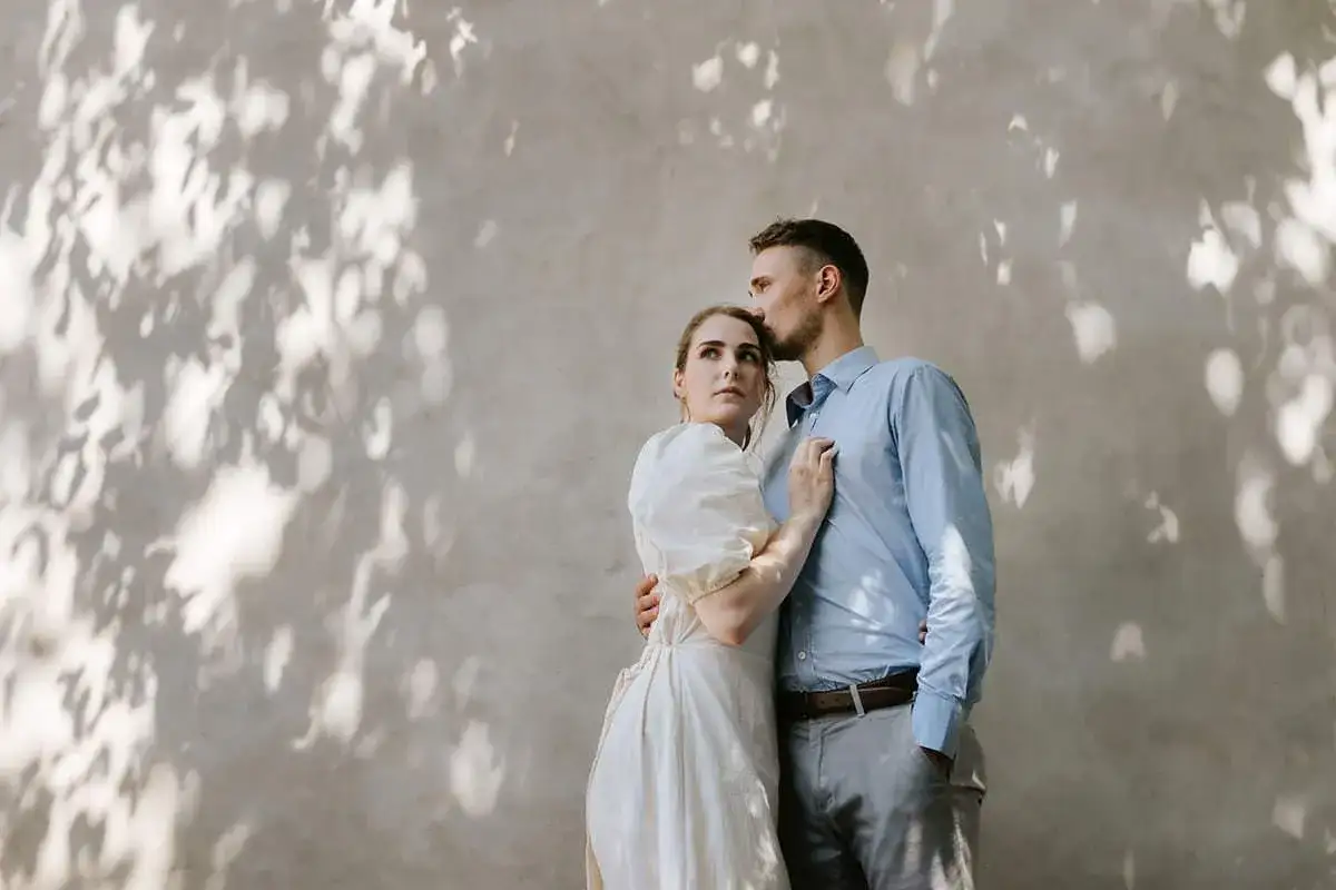 Jak wybrać fotografa ślubnego? Przewodnik po idealnych zdjęciach