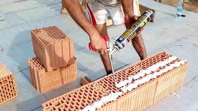 Jaka zaprawa do murowania Porothermu? Poznaj najlepsze opcje