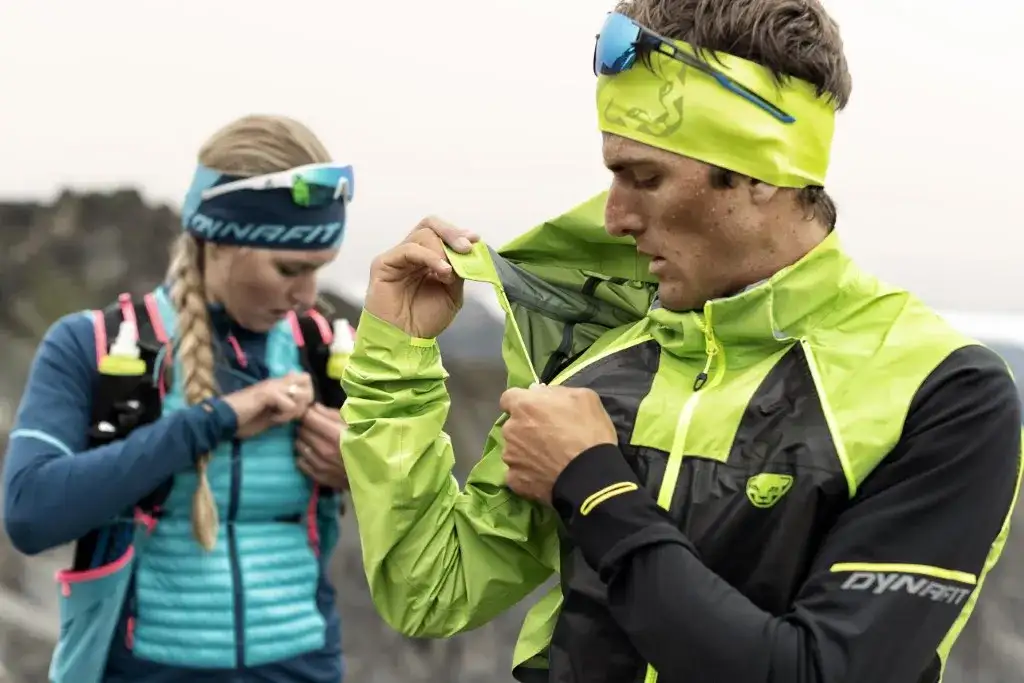 Jaką kurtkę do biegania wybrać, by nie zmarznąć i nie przemoknąć?