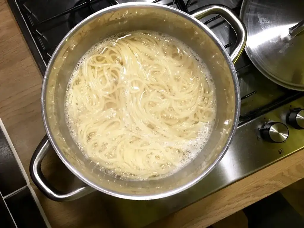 Ile kalorii ma ugotowany makaron? Zaskakujące różnice w kaloriach!