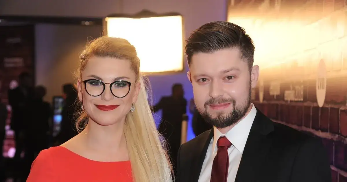 Remigiusz Mróz z kim jest? Odkryj tajemnice jego związku z Bondą