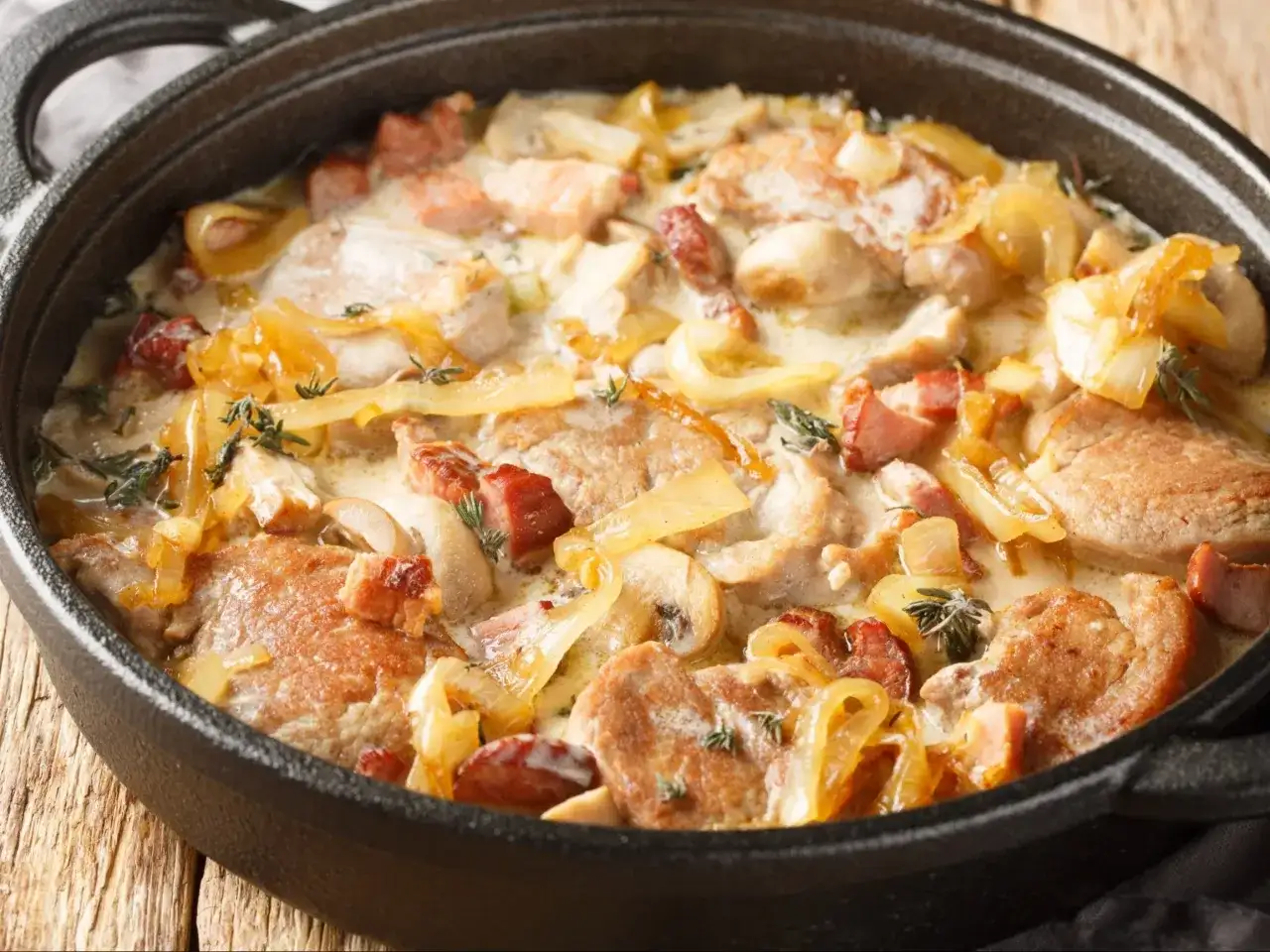 Jak przyrządzić polędwiczki wieprzowe na obiad, by były soczyste i pyszne