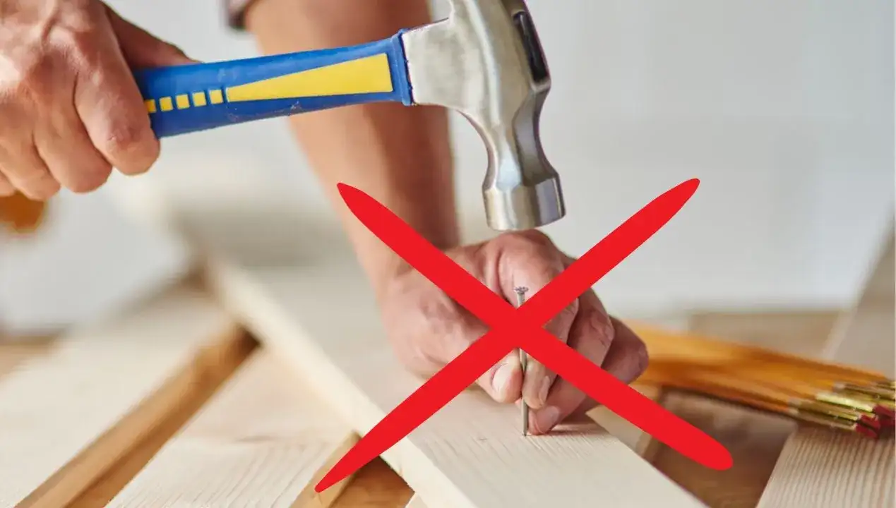 Jak przybijać gwoździe tapicerskie, aby uniknąć najczęstszych błędów