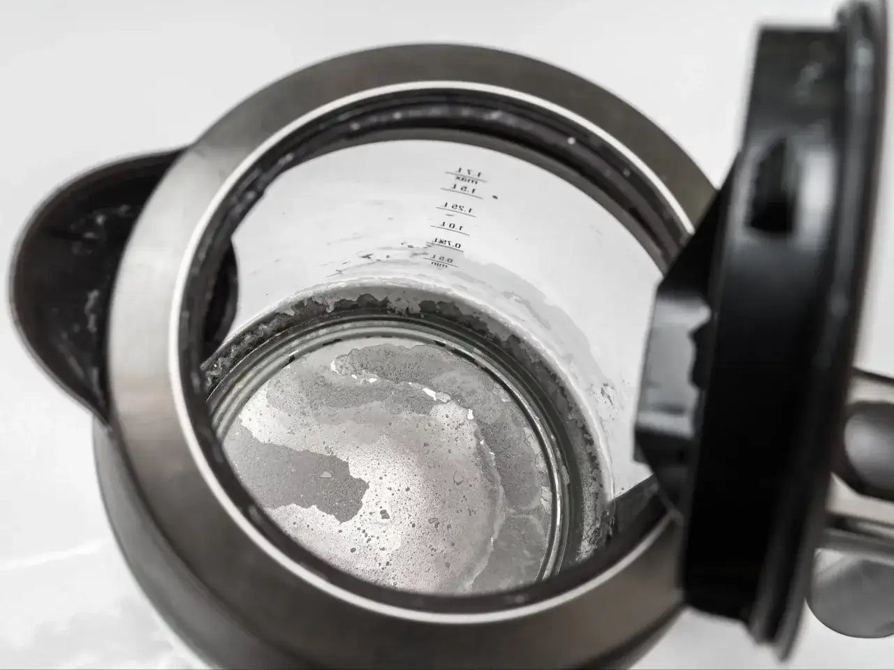 Jak odkamienić czajnik coca cola i pozbyć się kamienia skutecznie