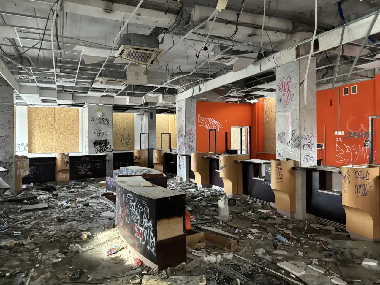 Hotel Marmur Kielce: Gdzie jest i co kryje opuszczony gigant?