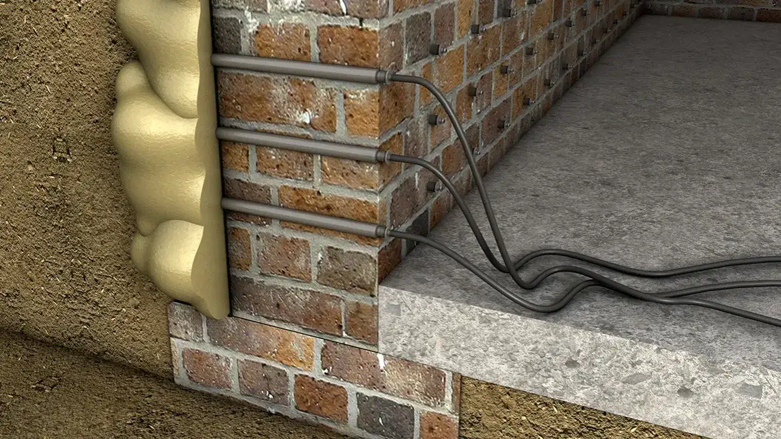 Izolacja pozioma w starym domu: Jak skutecznie walczyć z wilgocią?