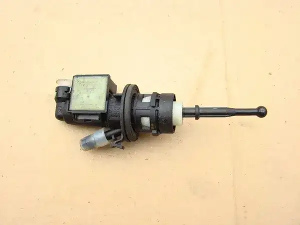 Lokalizacja czujnika pedału sprzęgła w Passacie B6: szybka instrukcja montażu