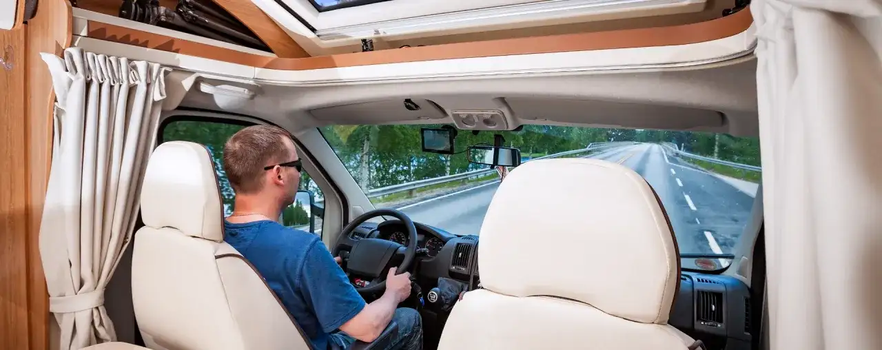 Ile kosztuje ubezpieczenie kampera? Poznaj ukryte koszty i czynniki