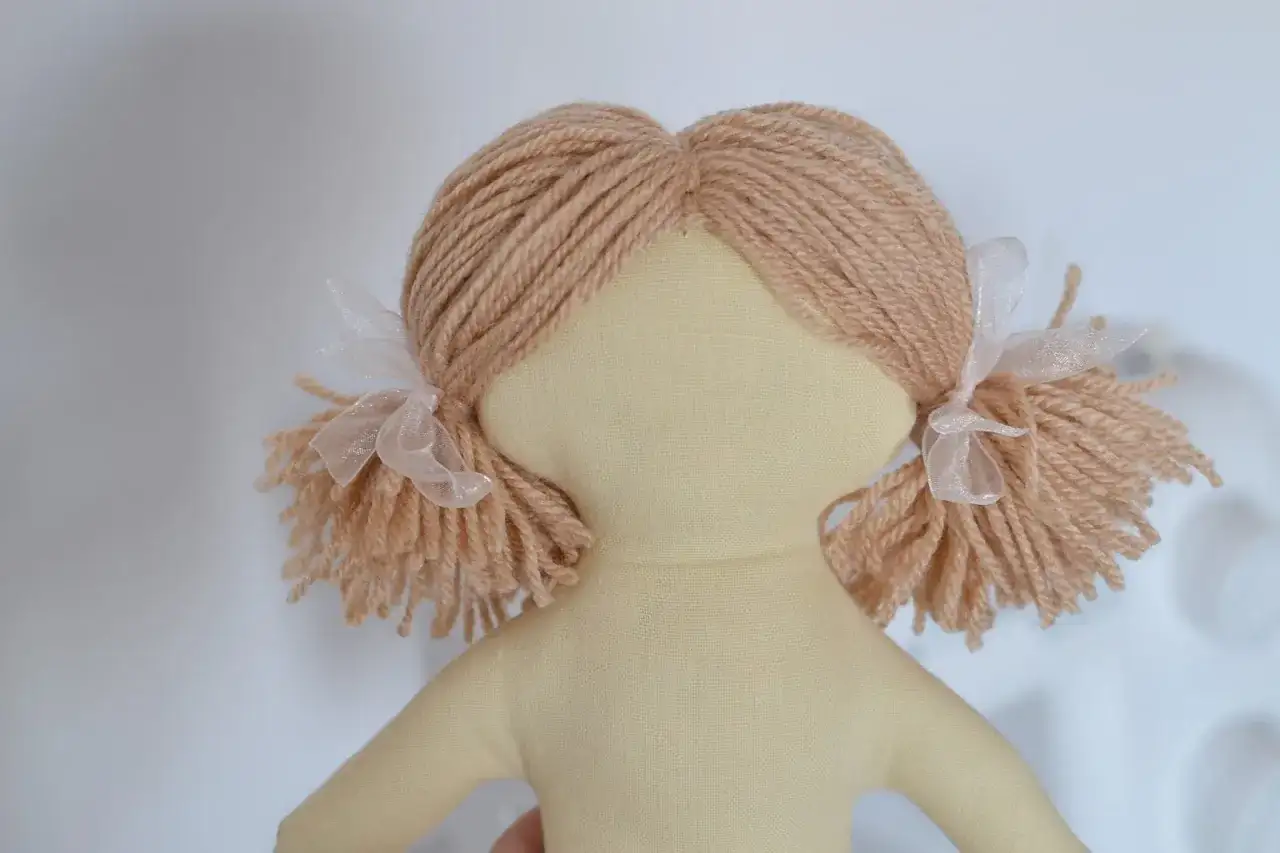 Jak uszyć lalkę przytulankę - proste kroki, które musisz znać