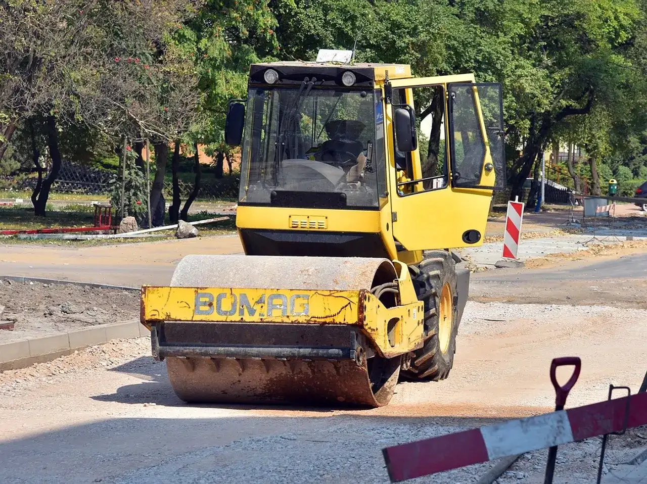 Czy ciągnik rolniczy jest pojazdem wolnobieżnym? Sprawdź przepisy!