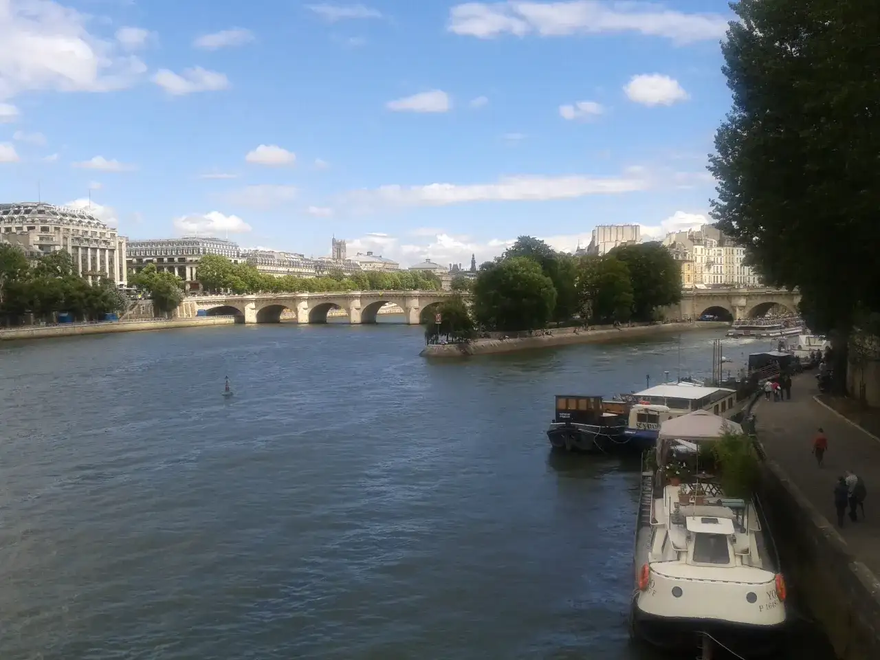 Nad jaką rzeką leży Paryż? Sekwana i jej sekrety turystyczne