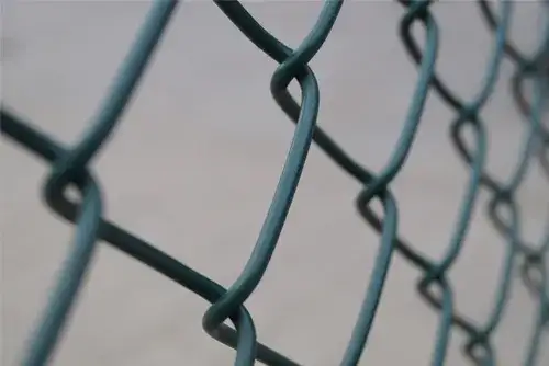 Ile kosztuje ogrodzenie z siatki? Sprawdź ceny i ukryte koszty