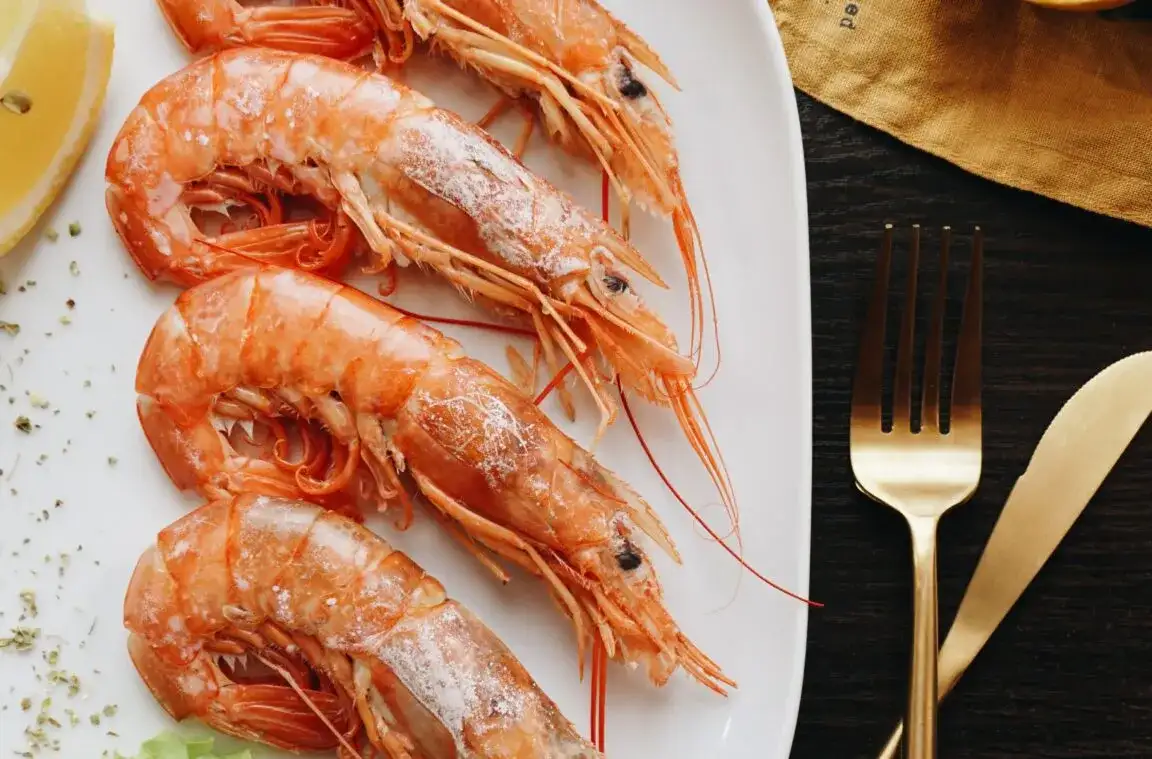 Smażenie krewetek jak szef kuchni? Poznajmy restauracyjne triki