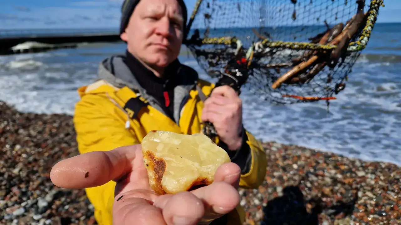 Sztormy na Bałtyku: Kiedy morze szaleje? Znajdź bursztyn bezpiecznie