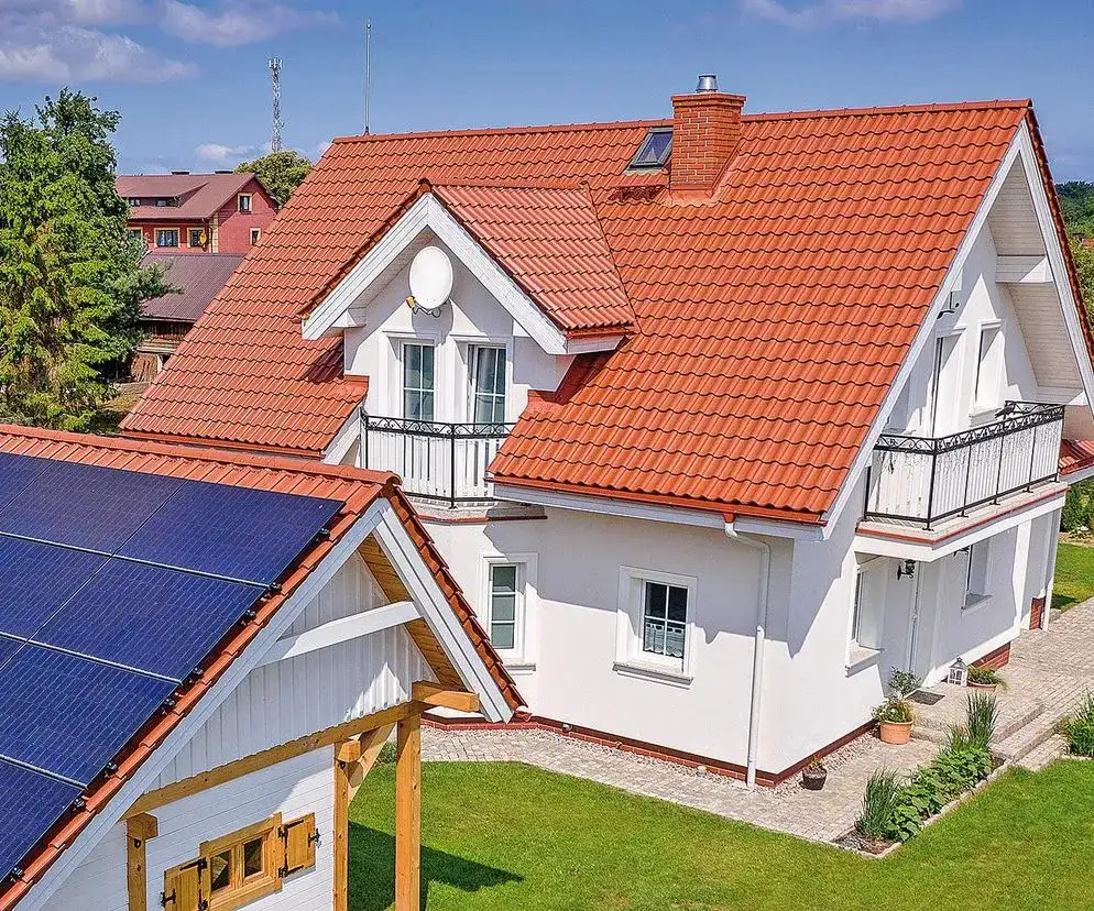 Czym pokryć dach domku na działce? Najlepsze materiały i porady