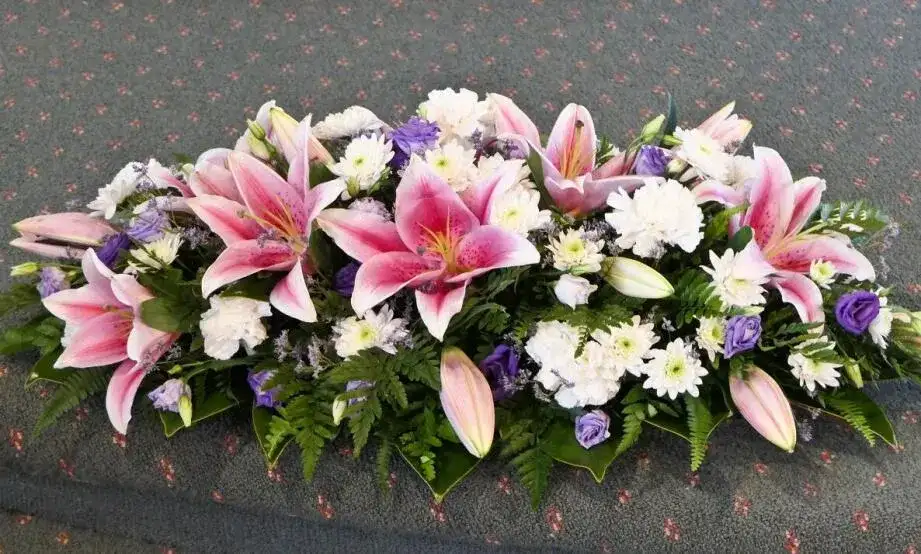 Co zamiast wieńca pogrzebowego? Alternatywy, które zaskoczą rodzinę