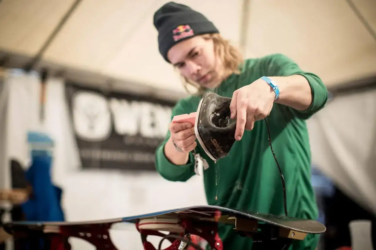 Jak woskować snowboard, aby uniknąć zniszczenia deski i poprawić jazdę