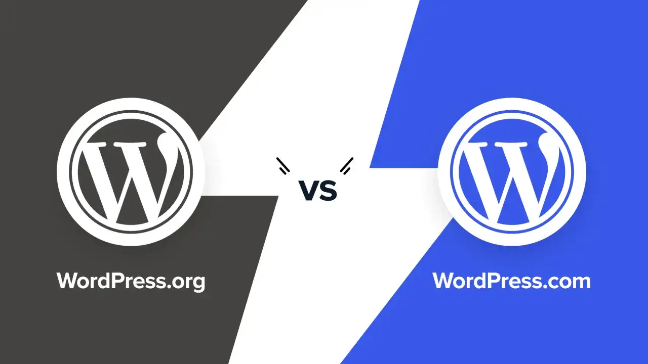 Porównanie WordPress.org i WordPress.com. Dwa logotypy WordPress z napisami.