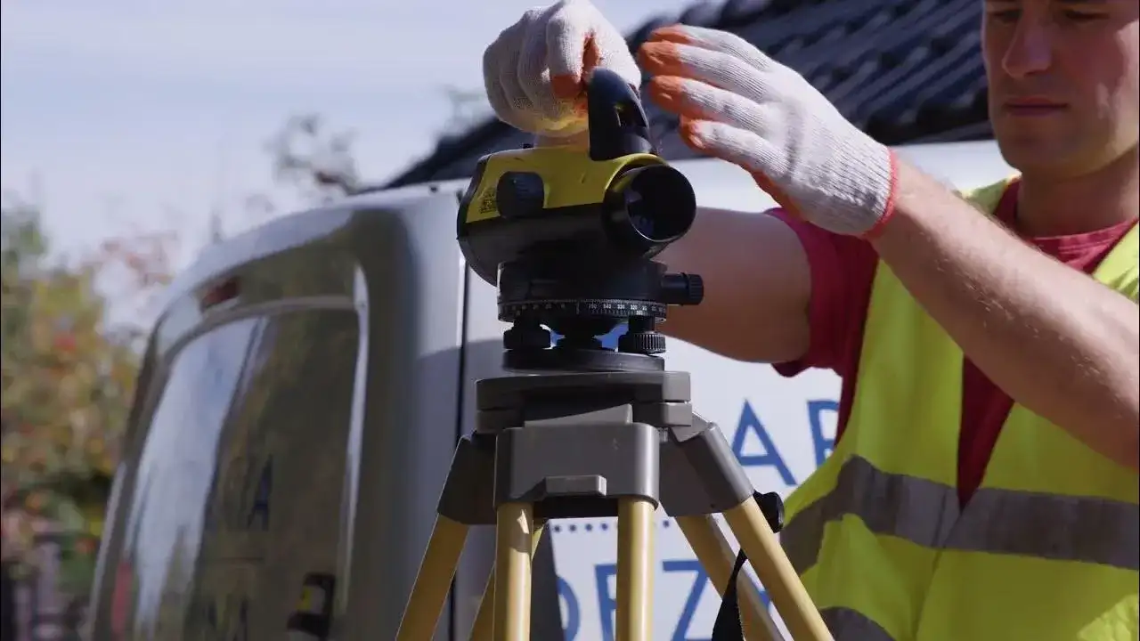 Co robi technik geodeta? Odkryj jego kluczowe obowiązki i narzędzia