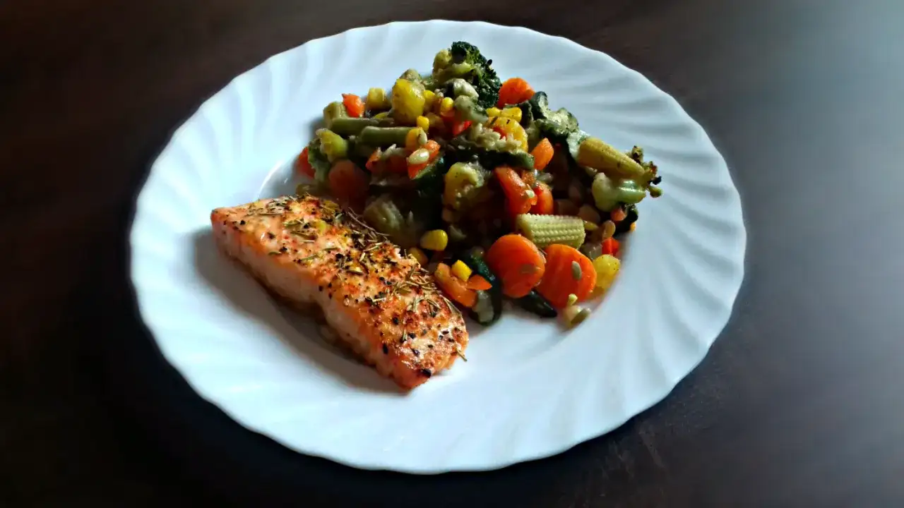 Jak przyrządzić łososia dietetycznie, by cieszyć się zdrowiem i smakiem