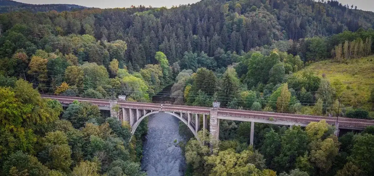 Najlepsze miejsca na spacer w Jeleniej Górze, które musisz poznać