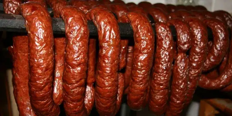 Jak przygotować kiełbasę z sarny - sprawdzony przepis na smaczną wędlinę