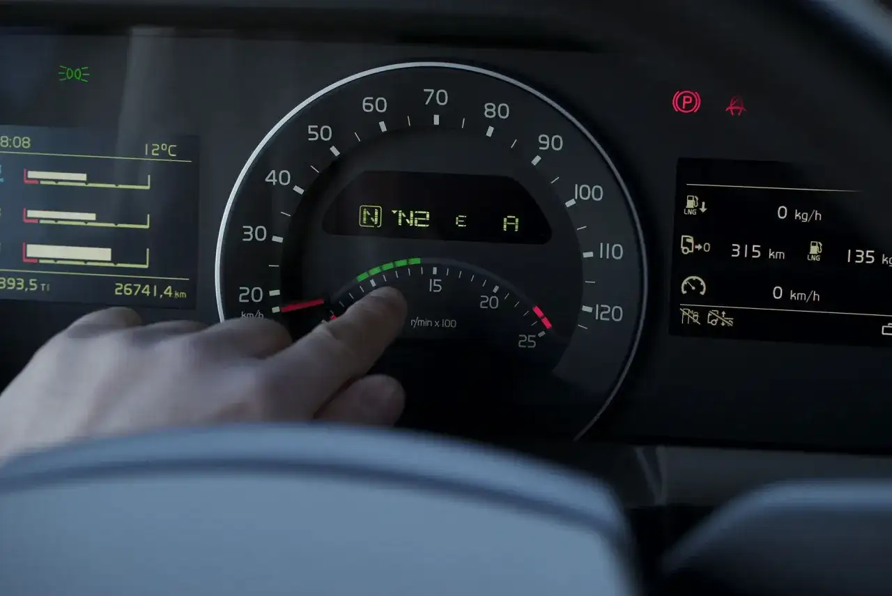 Ile pali ciągnik z naczepą? Poznaj fakty i sposoby na oszczędność